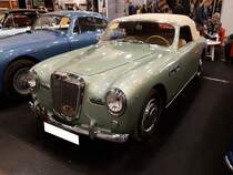 Siata Daina Cabriolet von 1952. Das Fahrzeug mit einer Karosserie aus Aluminium wurde bei der Carrozzeria Farina aufgebaut. Angeblich sind weltweit noch sieben Fahrzeuge dieses Typs bekannt. Angetrieben wird der Wagen von einem Vierzylinderreihenmotor aus dem Hause Fiat. Dieser Motor hat einen Hubraum von 1395 cm³ und leistet 65 PS. Die Höchstgeschwindigkeit lag bei 148 km/h. Techno Classica Essen am 24.03.2018.