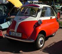=BMW Isetta Export, Bj. 1959, 12 PS, steht bei der Oldtimerveranstaltung der  Alten Zylinder  in Hilders, Juni 2019