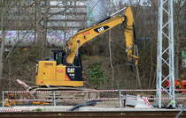 CAT 314E L CR Raupenbagger (Mietbaumaschine) am 17.02.20 Brückenbaustelle Berlin Friedrichsfelde.