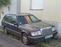 Mercedes Benz W124 E-Klasse T-Modell, gesehen in September 2019 in Ungarn (Pécs).