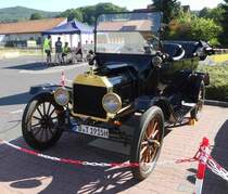 =Ford T steht bei der Oldtimerveranstaltung der  Alten Zylinder  in Hilders, Juni 2019