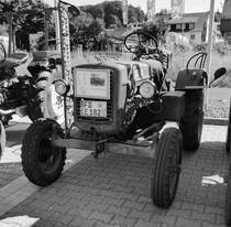 =Hela D 117, Bj. 1957, 18 PS, steht bei der Oldtimerveranstaltung der  Alten Zylinder  in Hilders, Juni 2019