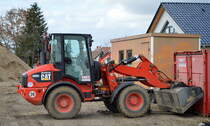 Ein CAT 908H2 Radlader der Fa. FREY OHG (Mietbaumaschine) 18.02.20 Baustelle Golm (Potsdam). 