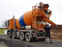 =MB Arocs steht zur Betonanlieferung in Petersberg, 12-2019