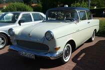 Opel Rekord 1700, gesehen bei der Oldtimerveranstaltung der  Alten Zylinder  in Hilders, Juni 2019
