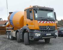 =MB Arocs steht zur Betonanlieferung an der Neubaustelle des Kindergartens in Petersberg-Marbach, 02-2020