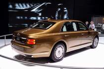 Aurus Senat (Rückansicht), eine Luxusmarke aus Russland. Dieses Modell ähnelt sich auf dem Rolls Royce Phantom, obwohl die Proportionen ein bischen unterschiedlich sind. (Autosalon genf 2019).