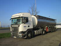 SCANIA Tanksattelzug pausierte,am 08.Februar 2020,auf dem Rastplatz Demminer Land an der A 20.