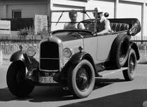 =Citroen rollt auf das Ausstellungsgelände bei der Oldtimerveranstaltung der  Alten Zylinder  in Hilders, Juni 2019