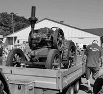 =Lanz HL wird entladen auf dem Ausstellungsgelände bei der Oldtimerveranstaltung der  Alten Zylinder  in Hilders, Juni 2019