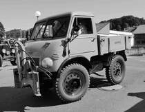 =Unimog unterwegs auf dem Ausstellungsgelände bei der Oldtimerveranstaltung der  Alten Zylinder  in Hilders, Juni 2019