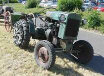 =11er Deutz, Bj. 1940, 11 PS, mit Klappgreifer, gesehen bei der Oldtimerveranstaltung der  Alten Zylinder  in Hilders, Juni 2019