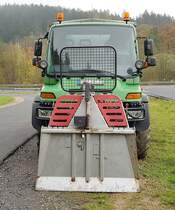 =Unimog U 400 von HARBUSCH-Forst mit BGU Forstseilwinde 5,5 t, steht im Oktober 2019 in Petersberg-Marbach