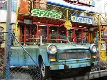 TRABANT IM KIRMES-ERLEBNISGESCHÄFT
Dieser Trabi verbringt seine letzte Lebensphase als Teil eines Kirmes-
Erlebnisgeschäftes für Kinder.....Wer weiß,was er in seiner aktiven Zeit in der DDR
alles erlebt hat....am 1.10.2019 in EITORF/SIEG...