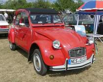 =Citroen 2 CV, ausgestellt beim Oldtimertreffen in Ostheim, 07-2019