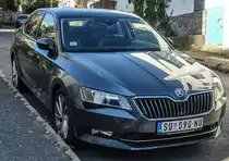 Skoda Superb. Foto: Oktober, 2019 in Pécs, Ungarn.