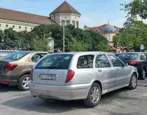 Rückansicht: Lancia Lybra fotografiert in Pécs (Ungarn), September, 2019.