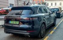 Rückansicht eines Porsche Cayenne e-Hybrid. Aufnahme: Pécs (HU) Septtember, 2019
