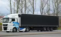 Ein Sattelzug der Spedition KLB Transport GmbH mit MAN TGS ??? PS Zugmaschine am 13.03.20 Berlin Marzahn.