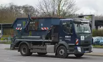 Ein VOLVO FL 280 Absetzkipper der Recycling Firma ALBA am 13.03.20 Berlin Marzahn.