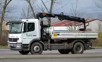 Kleiner MB ATEGO 1224 Kipper (Selbstlader) der Fa. Unternehmensgruppe Bebra am 13.03.20 Berlin Marzahn.