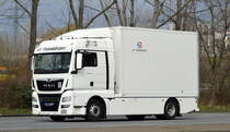 Ein MAN TGX 18.360 mit hohem Kastenaufbau der Fa. HT Transport - Fine Art Services Berlin GmbH (Spezialist für Kunsttransporte) am 13.03.20 Berlin Marzahn.