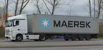 Sattelzug mit Containerauflieger mit MB ACTROS 1845 Zugmaschine am 13.03.20 Berlin Marzahn.