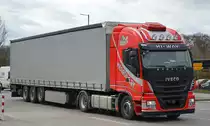 Ein Sattelzug aus der Republik Belarus (Weißrussland) mit IVECO STRALIS ??? PS Zugmaschine der Spedition MEGASILA Transportation am 13.03.20 Berlin Marzahn.
