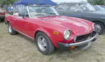 =Fiat 124 Spider, Bj. 1981, 1995 ccm, 105 PS, steht auf dem Austellungsgelände beim Oldtimertreffen in Ostheim, 07-2019
