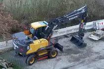 Volvo EW 180 E am 7.2.2020 bei Straßenbauarbeiten in HH-Billstedt / Mobilbagger, Motor: Volvo D6J, Leistung 126 kW (175 PS), max. 35 km/h /