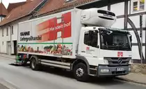 =MB Atego Kühllaster von KANNE steht im Lemgo zur Entladung, 09-2019