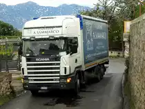 SCANIA-480 164L, darf/muß auf der schmalen Straße im Bereich Corbara zurückschieben; 191007