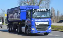 Die Firma STORK UMWELTDIENSTE mit einem hochwandigem Sattelkipper und einer DAF CF ??? PS EURO 6 Zugmaschine am 23.03.20 Brandenburg Hbf.