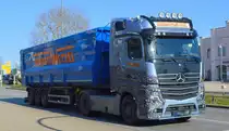 Ein wirklich optisch herausragender Sattelkipper der Firma SCHROTT WETZEL mit MB ACTROS Edition T Zugmaschine am 23.03.20 Brandenburg Hbf. 