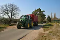 John Deere 6150R am 28.03.20 in Babenhausen 