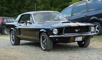 =Ford Mustang auf dem Weg zum Austellungsgelände beim Oldtimertreffen in Ostheim, 07-2019