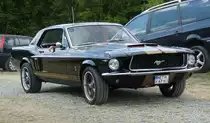 =Ford Mustang auf dem Weg zum Austellungsgelände beim Oldtimertreffen in Ostheim, 07-2019