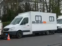 MB Sprinter mit Kofferaufbau, mobilspace Hamburg, Aufenthaltsmobil, Doppelkabine  am 19.3.2020 bei Filmaufnahmen an der Straße „Schöne Aussicht“ /