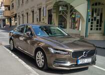 Volvo S90 in braun, gesehen in September 2019 (Pécs - HU).