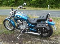 =Suzuki Intruder 1400 steht auf dem Austellungsgelände beim Oldtimertreffen in Ostheim, 07-2019