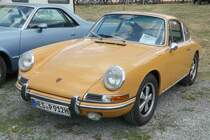 =Porsche 912 steht auf dem Austellungsgelände beim Oldtimertreffen in Ostheim, 07-2019
