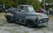 =Ford F 100 unterwegs auf dem Austellungsgelände beim Oldtimertreffen in Ostheim, 07-2019