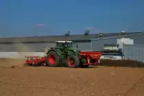 Fendt Vario 939 mit Kverneland Optima Einzelkornsaatmaschine am 04.04.20 bei Limeshain in der Wetterau