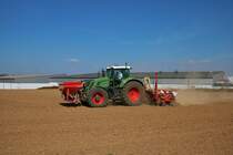 Fendt Vario 939 mit Kverneland Optima Einzelkornsaatmaschine am 04.04.20 bei Limeshain in der Wetterau