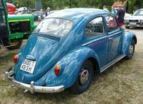 =VW Käfer steht auf dem Austellungsgelände beim Oldtimertreffen in Ostheim, 07-2019