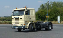 =Scania 112 H rangiert auf einem Rastplatz an der A 45, 8-2029