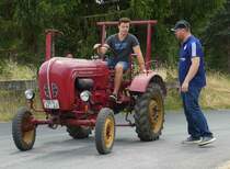 =Porsche Junior, unterwegs zum Austellungsgelände beim Oldtimertreffen in Ostheim, 07-2019