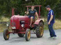 =Porsche Junior, unterwegs zum Austellungsgelände beim Oldtimertreffen in Ostheim, 07-2019