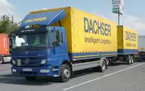 =MB Atego 1220 der Spedition DACHSER steht auf einem Rastplatz an der A 45, 8-2019