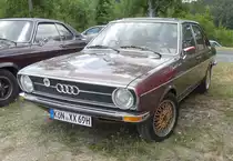 =Audi 80 steht auf dem Austellungsgelände beim Oldtimertreffen in Ostheim, 07-2019